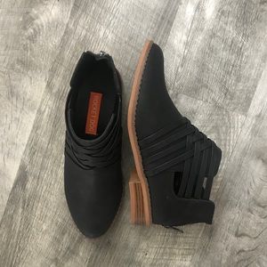 Never worn rocket dog black booties